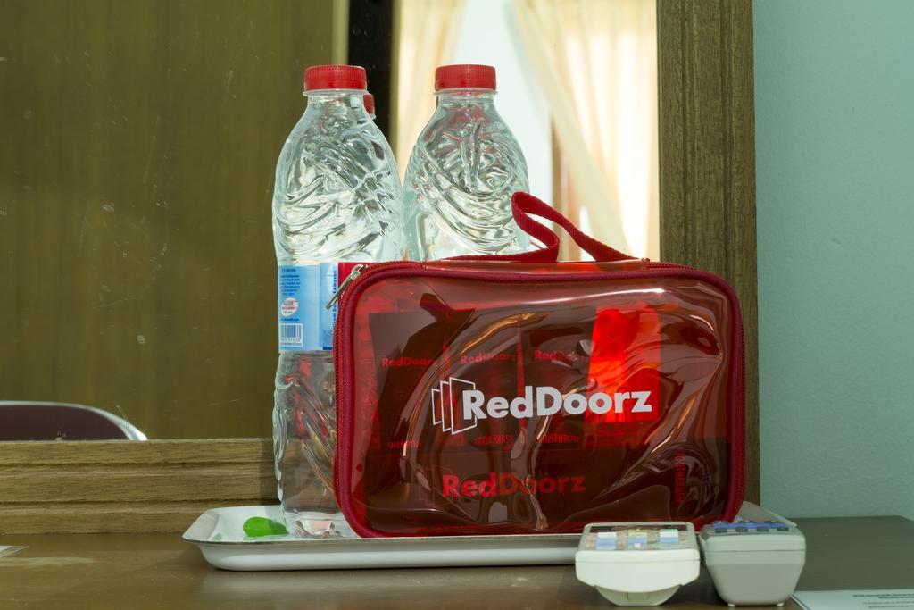 勒吉安 Reddoorz @ Padma Utara酒店 外观 照片